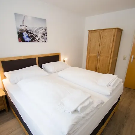 سمر آند وينتر فان باي أوول إن وان أبارتمنتس زيل أم سي