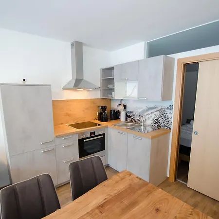 سمر آند وينتر فان باي أوول إن وان أبارتمنتس