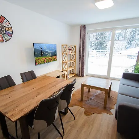 سمر آند وينتر فان باي أوول إن وان أبارتمنتس *