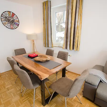 سمر آند وينتر فان باي أوول إن وان أبارتمنتس